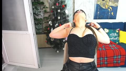 Snapshot of misslauraslim chatting on January 2025 06:36:02 AM MissLaura online show from January 2025 06:36:02 AM