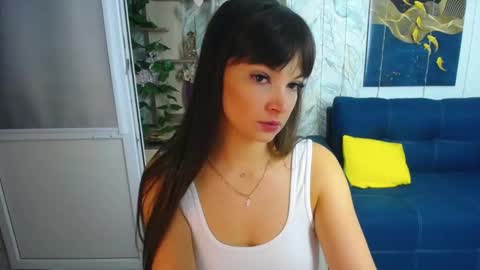 Snapshot of misslauraslim chatting on November 2025 06:38:02 AM MissLaura online show from November 2025 06:38:02 AM