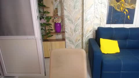 Snapshot of misslauraslim chatting on November 2025 07:08:01 AM MissLaura online show from November 2025 07:08:01 AM