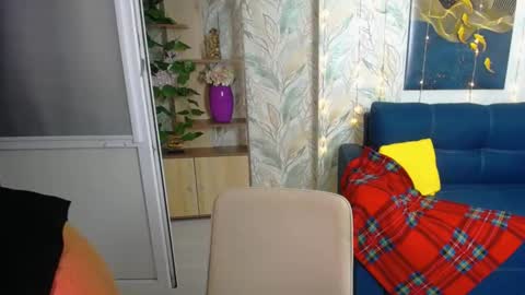 Snapshot of misslauraslim chatting on December 2025 07:05:01 AM MissLaura online show from December 2025 07:05:01 AM