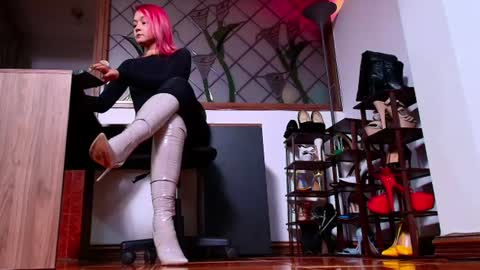 Snapshot of missmabelle_ chatting on June 2026 02:47:02 AM Im Valentina online show from June 2026 02:47:02 AM