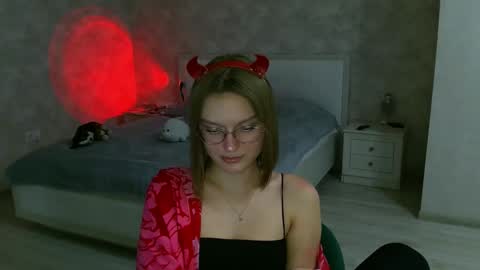 Snapshot of missmariat chatting on October 2025 05:14:02 PM OneGoddess online show from October 2025 05:14:02 PM
