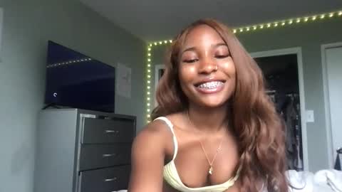 Snapshot of missmarimac chatting on May 2026 02:56:02 PM missmarimac online show from May 2026 02:56:02 PM