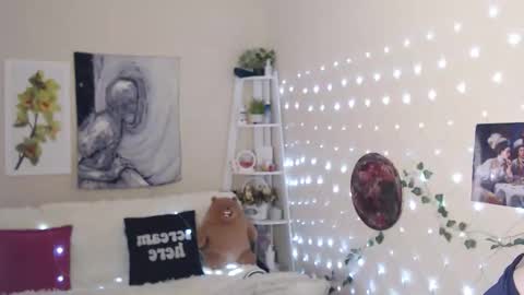 Snapshot of missmelons_ chatting on February 2025 10:22:01 AM Li  online show from February 2025 10:22:01 AM
