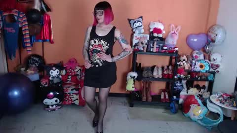 Miss Mia online show from November 2025 03:45:02 PM