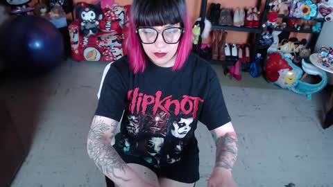 Miss Mia online show from November 2025 09:53:02 AM