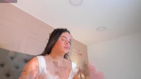 Mia  online show from April 2026 12:20:02 PM