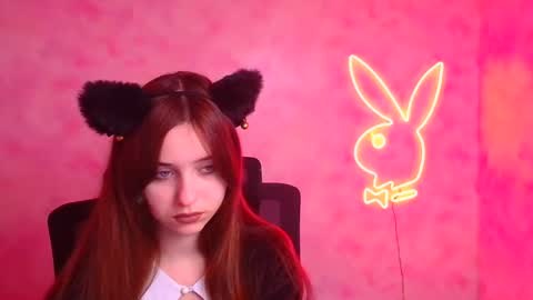 Mia online show from November 2025 12:44:02 PM