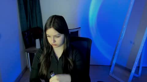 Mia online show from May 2026 02:45:01 PM