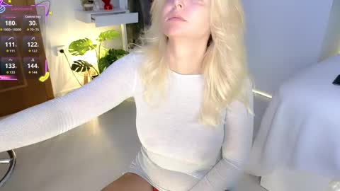 Snapshot of missmiamor chatting on September 2025 09:21:02 AM Mia online show from September 2025 09:21:02 AM