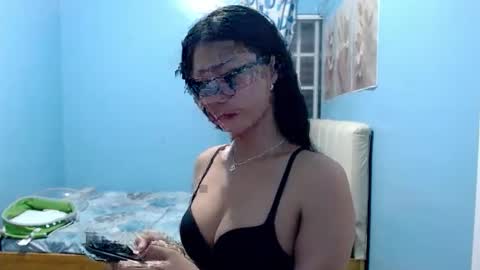 missminervaa online show from April 2026 07:07:02 PM