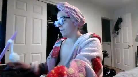 Snapshot of missmonatoyou chatting on April 2026 10:32:01 AM MissMona online show from April 2026 10:32:01 AM