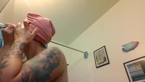 Snapshot of missmonatoyou chatting on May 2026 10:25:01 PM MissMona online show from May 2026 10:25:01 PM
