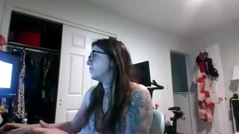 Snapshot of missmonatoyou chatting on May 2026 10:11:02 AM MissMona online show from May 2026 10:11:02 AM