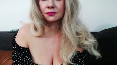 Snapshot of missqueen1416 chatting on January 2025 07:03:01 AM Missqueen1416 online show from January 2025 07:03:01 AM