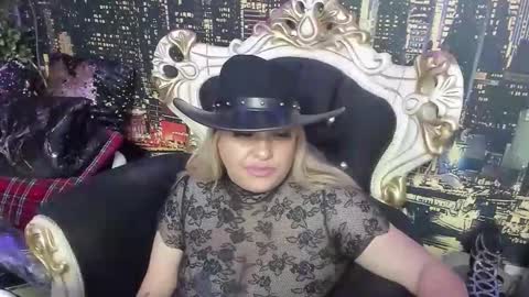 QueenT online show from November 2025 11:42:02 PM