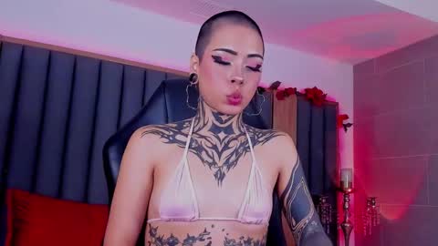 Snapshot of misstomie_ chatting on January 2025 04:18:02 PM Tomiehelp me get to 100 thumbs up online show from January 2025 04:18:02 PM