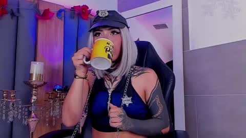 Snapshot of misstomie_ chatting on February 2025 01:32:02 PM Tomiehelp me get to 100 thumbs up online show from February 2025 01:32:02 PM