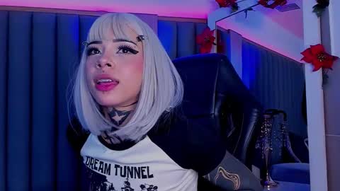 Snapshot of misstomie_ chatting on February 2025 09:54:01 PM Tomiehelp me get to 100 thumbs up online show from February 2025 09:54:01 PM