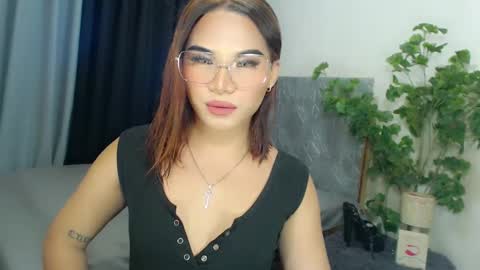 misstrishontop online show from February 2025 09:58:01 AM