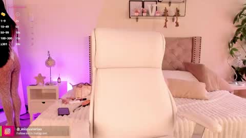 Valeria Davila online show from June 2026 12:40:01 PM