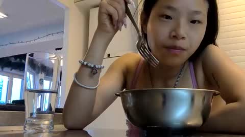 Snapshot of missversatile chatting on May 2026 05:38:02 AM Miss Versatile online show from May 2026 05:38:02 AM