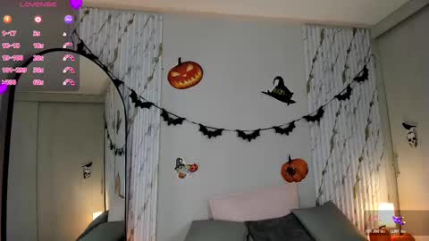 Snapshot of missvioleet chatting on October 2025 05:02:02 PM missvioleet online show from October 2025 05:02:02 PM