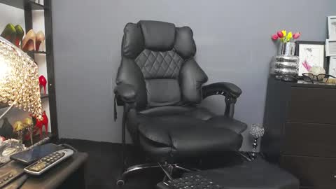 Miss Von Tease online show from April 2026 05:06:02 PM