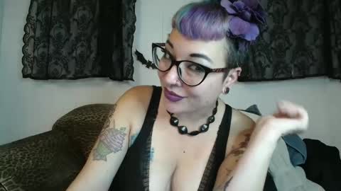 Missy Dee online show from September 2025 06:48:02 AM