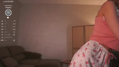 Mia online show from October 2025 04:04:02 PM