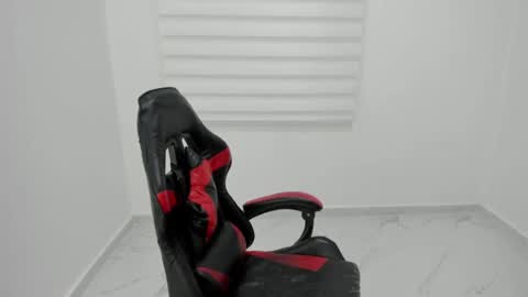 Snapshot of mistress_findom chatting on July 2026 05:32:02 AM mistress_findom online show from July 2026 05:32:02 AM