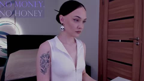 Mistress Mia online show from November 2025 04:50:01 PM