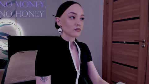 Mistress Mia online show from November 2025 03:38:01 AM