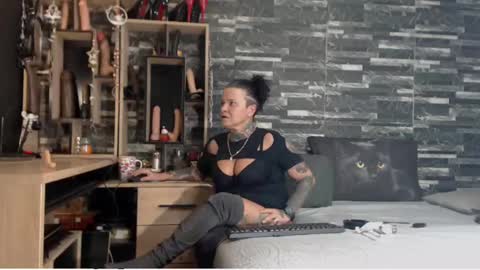 Snapshot of mistress_mirybossy chatting on December 2024 05:21:01 AM Mistress Mirybossy online show from December 2024 05:21:01 AM