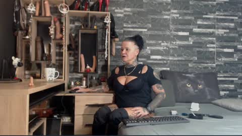 Snapshot of mistress_mirybossy chatting on December 2024 12:33:01 AM Mistress Mirybossy online show from December 2024 12:33:01 AM