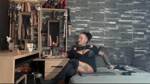 Snapshot of mistress_mirybossy chatting on December 2024 02:47:01 AM Mistress Mirybossy online show from December 2024 02:47:01 AM