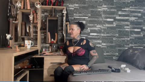 Snapshot of mistress_mirybossy chatting on December 2024 02:32:01 AM Mistress Mirybossy online show from December 2024 02:32:01 AM