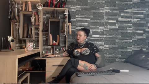 Snapshot of mistress_mirybossy chatting on December 2024 02:10:02 AM Mistress Mirybossy online show from December 2024 02:10:02 AM