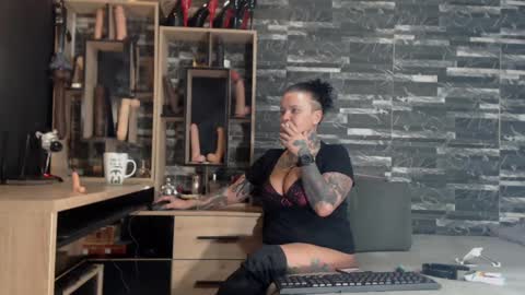Snapshot of mistress_mirybossy chatting on January 2025 01:57:02 AM Mistress Mirybossy online show from January 2025 01:57:02 AM