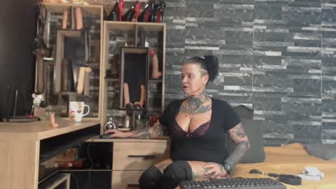 Snapshot of mistress_mirybossy chatting on January 2025 05:45:02 AM Mistress Mirybossy online show from January 2025 05:45:02 AM