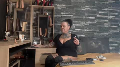 Snapshot of mistress_mirybossy chatting on January 2025 04:36:02 AM Mistress Mirybossy online show from January 2025 04:36:02 AM