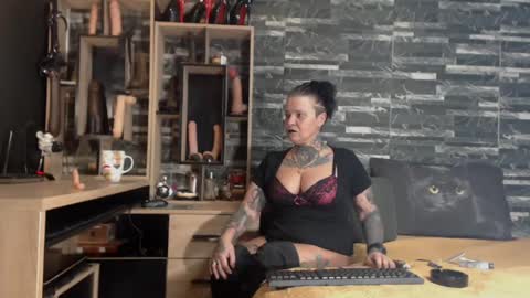 Snapshot of mistress_mirybossy chatting on February 2025 01:26:02 AM Mistress Mirybossy online show from February 2025 01:26:02 AM
