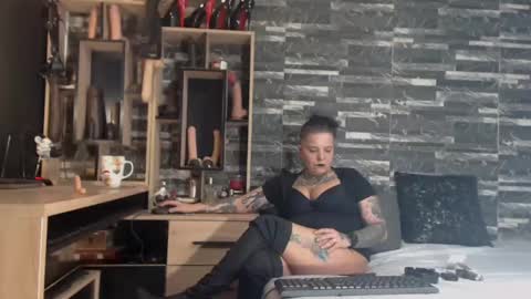 Snapshot of mistress_mirybossy chatting on February 2025 04:57:02 AM Mistress Mirybossy online show from February 2025 04:57:02 AM
