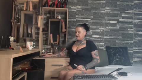 Snapshot of mistress_mirybossy chatting on February 2025 07:59:01 AM Mistress Mirybossy online show from February 2025 07:59:01 AM