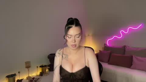 Mia online show from May 2026 06:58:01 PM