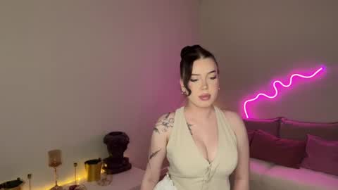 Snapshot of mistress_of_hearts chatting on June 2026 12:40:01 PM Mia online show from June 2026 12:40:01 PM