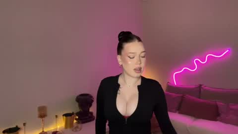 Snapshot of mistress_of_hearts chatting on June 2026 01:23:02 PM Mia online show from June 2026 01:23:02 PM