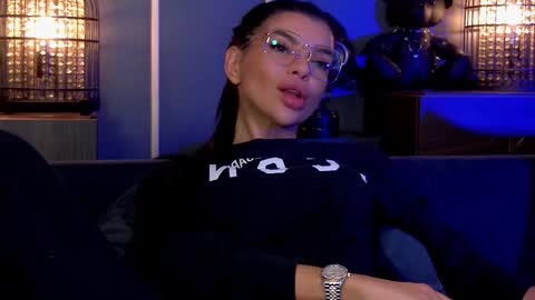 Elenia online show from October 2025 11:44:01 AM