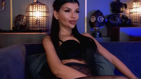 Elenia online show from October 2025 09:32:01 AM