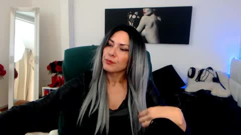 Snapshot of mistressevelyn_ chatting on December 2024 03:59:01 AM MistressEvelyn online show from December 2024 03:59:01 AM